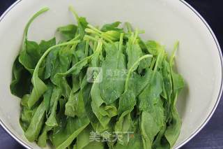 菠菜粉丝肉丸汤的做法步骤：1