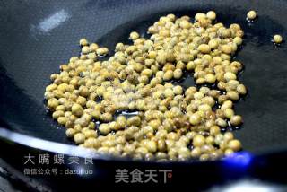 下饭神器酸笋炒小鱼干的做法步骤：2