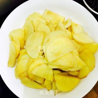 豆豉干锅土豆片的做法步骤：1
