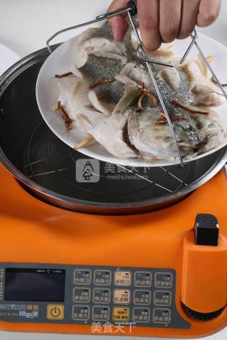 清蒸鲈鱼的做法步骤：5