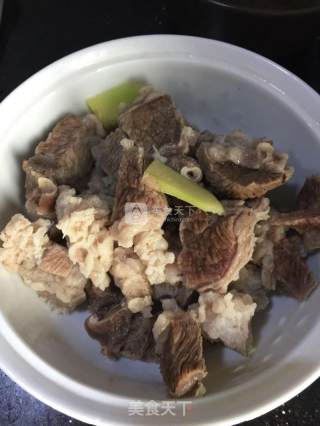 土豆牛腩中途零时➕番茄????的做法步骤：1