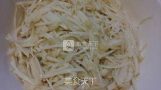 金针菇鱼汤粉的做法步骤：5