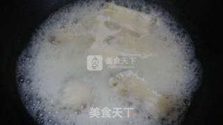 金针菇鱼汤粉的做法步骤：7
