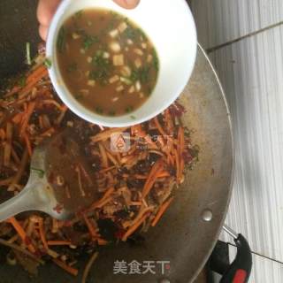 鱼香肉丝的做法步骤：8