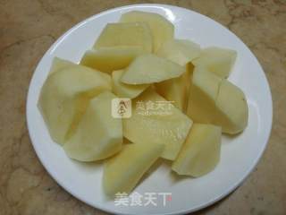 土豆焖鸡的做法步骤：2