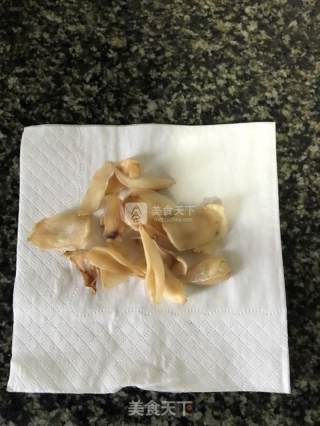 百合虾皮肉饼汤的做法步骤：2