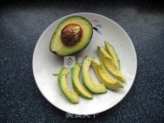 牛油果火腿寿司——两种卷法两样花色的做法步骤：6