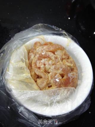 糖醋里脊的做法步骤：1