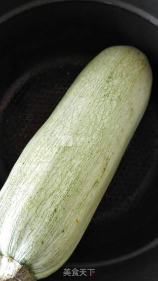 西葫芦水饺的做法步骤：1