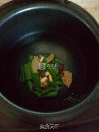 电饭煲~香菇排骨米饭的做法步骤：4