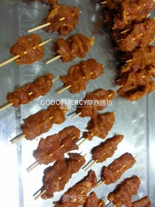 称霸夏日夜宵的江湖头牌外酥里嫩茴香孜然牙签牛肉的做法步骤：3