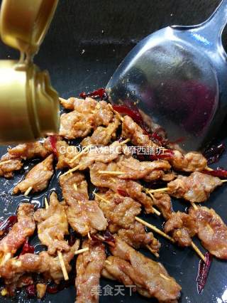 称霸夏日夜宵的江湖头牌外酥里嫩茴香孜然牙签牛肉的做法步骤：5