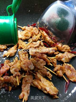 称霸夏日夜宵的江湖头牌外酥里嫩茴香孜然牙签牛肉的做法步骤：6