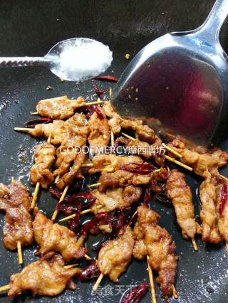称霸夏日夜宵的江湖头牌外酥里嫩茴香孜然牙签牛肉的做法步骤：8