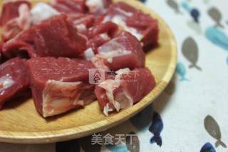 西红柿炖牛腩的做法步骤：2