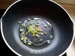 蒲公英炒鸡蛋的做法步骤：4