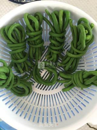 腌酸豆角的做法步骤：1