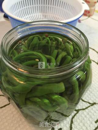 腌酸豆角的做法步骤：2