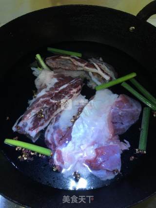 私房红烧牛肉面的做法步骤：2