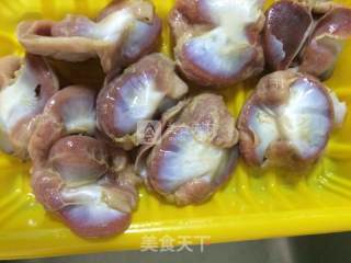 爆炒鸡肾的做法步骤：1