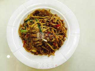 酸笋黄豆焖河鱼的做法步骤：4