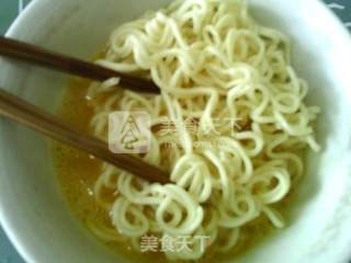 方便面鸡蛋饼的做法步骤：4