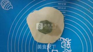 抹茶椰蓉蛋黄酥的做法步骤：4