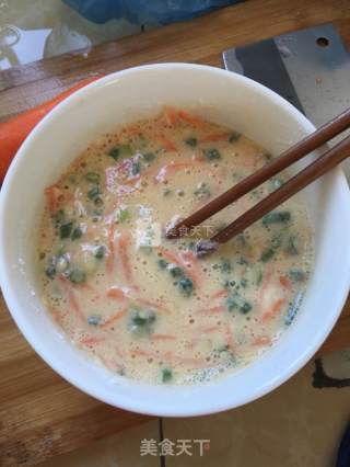 胡萝卜鸡蛋饼的做法步骤：2