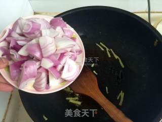 洋葱木耳炒蛋的做法步骤：9