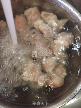 香辣猪蹄的做法步骤：1