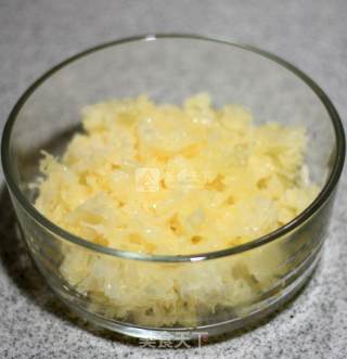 夏日冰爽饮---雪耳冰米酒的做法步骤：2