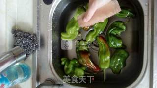 油焖大青椒的做法步骤：2