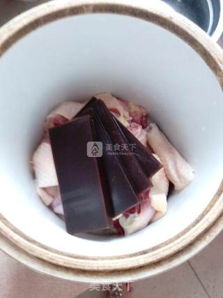 阿胶炖鸡的做法步骤：3