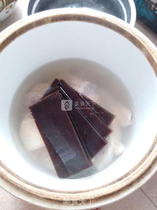 阿胶炖鸡的做法步骤：4