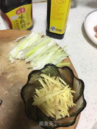 清蒸鲈鱼的做法步骤：3