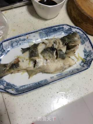 清蒸鲈鱼的做法步骤：6