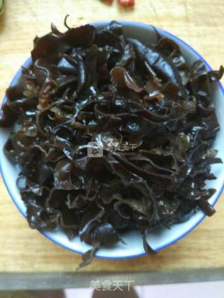 鱼香肉丝的做法步骤：3