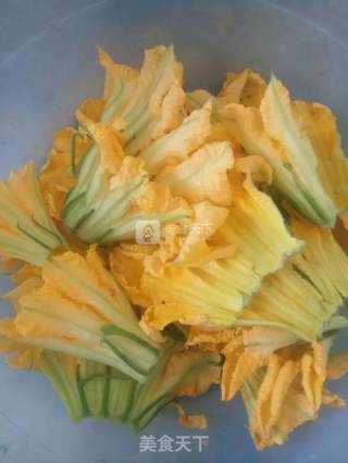 南瓜花煎饼的做法步骤：1