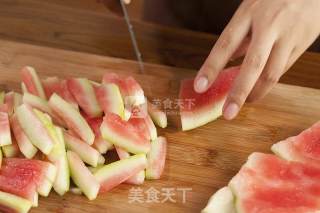 凉拌西瓜皮的做法步骤：1