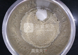 芝麻脆饼的做法步骤：1