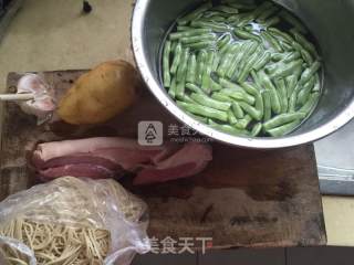 四季豆土豆五花肉焖面的做法步骤：1