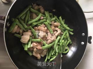 四季豆土豆五花肉焖面的做法步骤：4