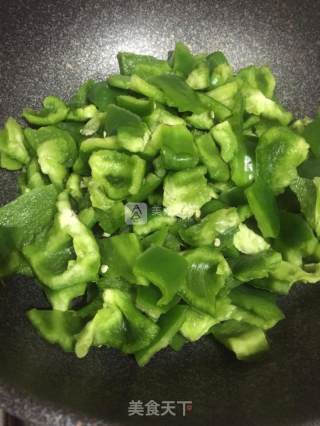 清炒青椒的做法步骤：2