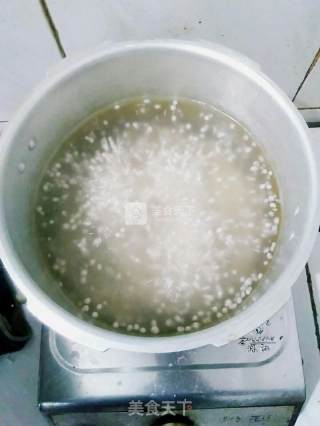 香芋芋圆西米露的做法步骤：2