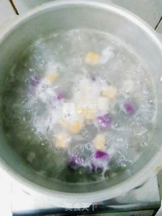 香芋芋圆西米露的做法步骤：5