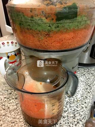夏日鲜榨柠檬黄瓜红萝卜蜂蜜汁的做法步骤：3