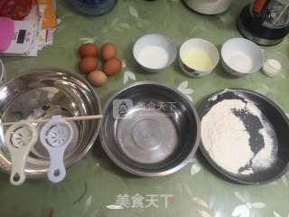 8寸戚风蛋糕的做法步骤：1