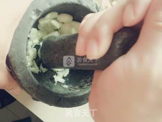 馒头伴侣------鸡蛋拌蒜的做法步骤：3