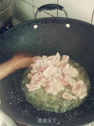 小蘑菇炒肉的做法步骤：3
