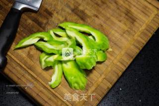豉汁苦瓜炒牛肉的做法步骤：1